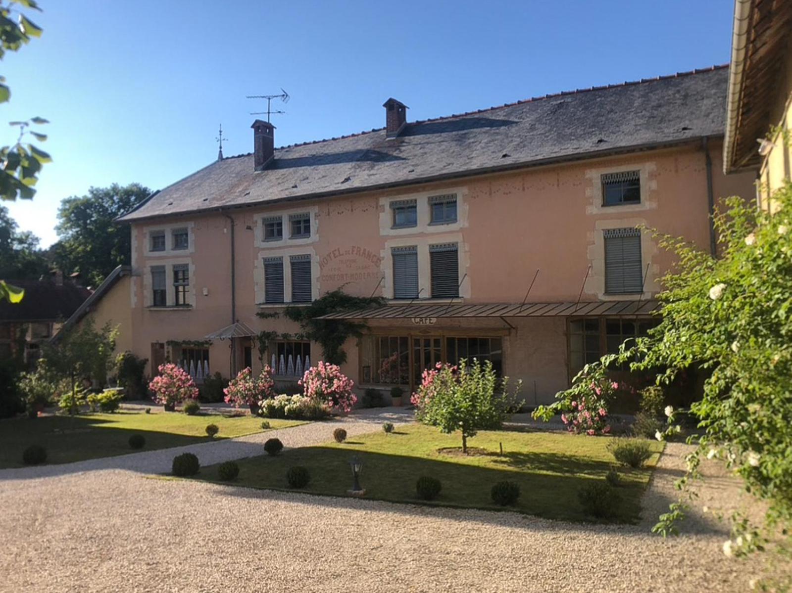 Domaine Hotel De France Cunfin Exterior photo
