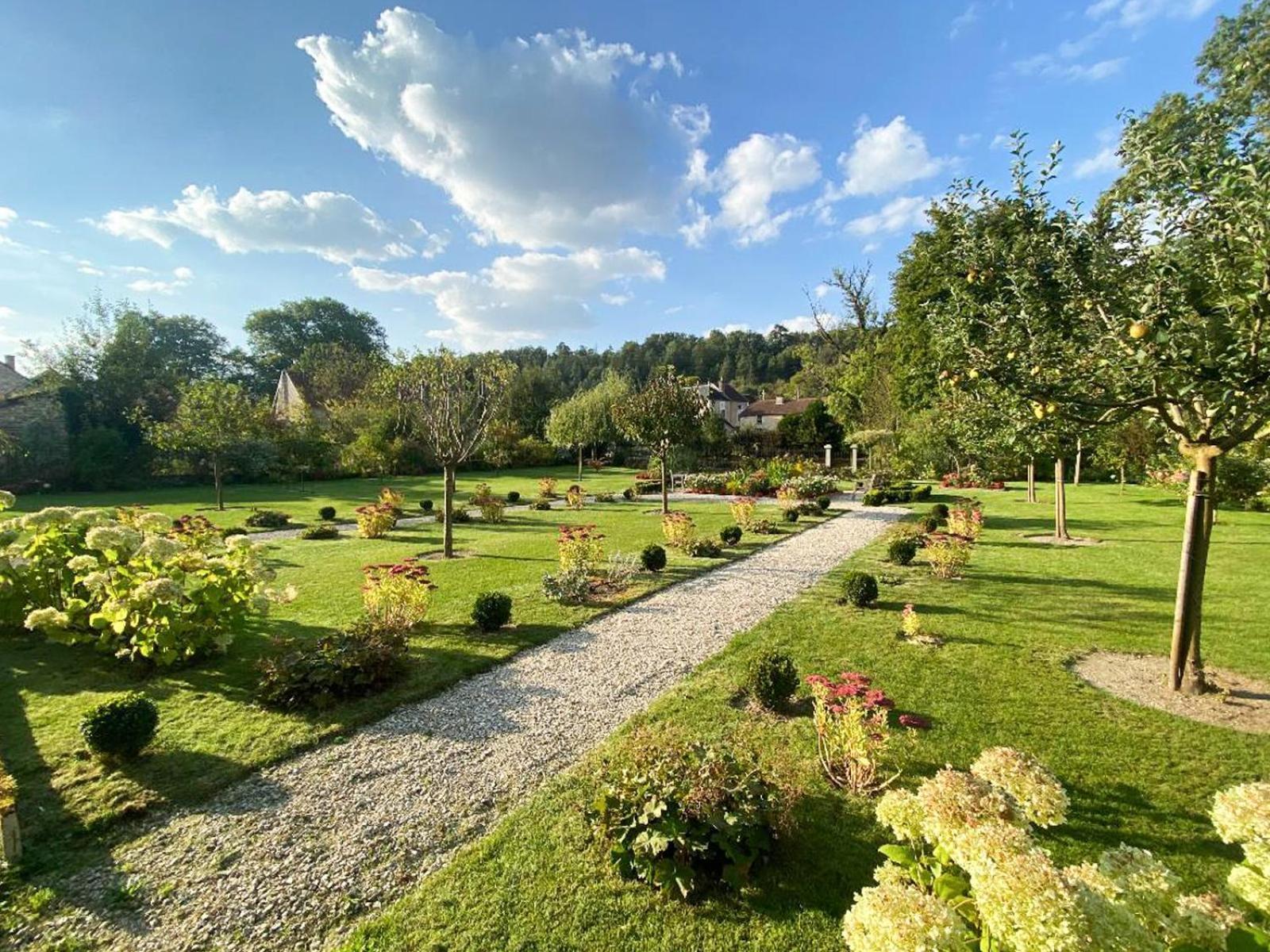 Domaine Hotel De France Cunfin Exterior photo
