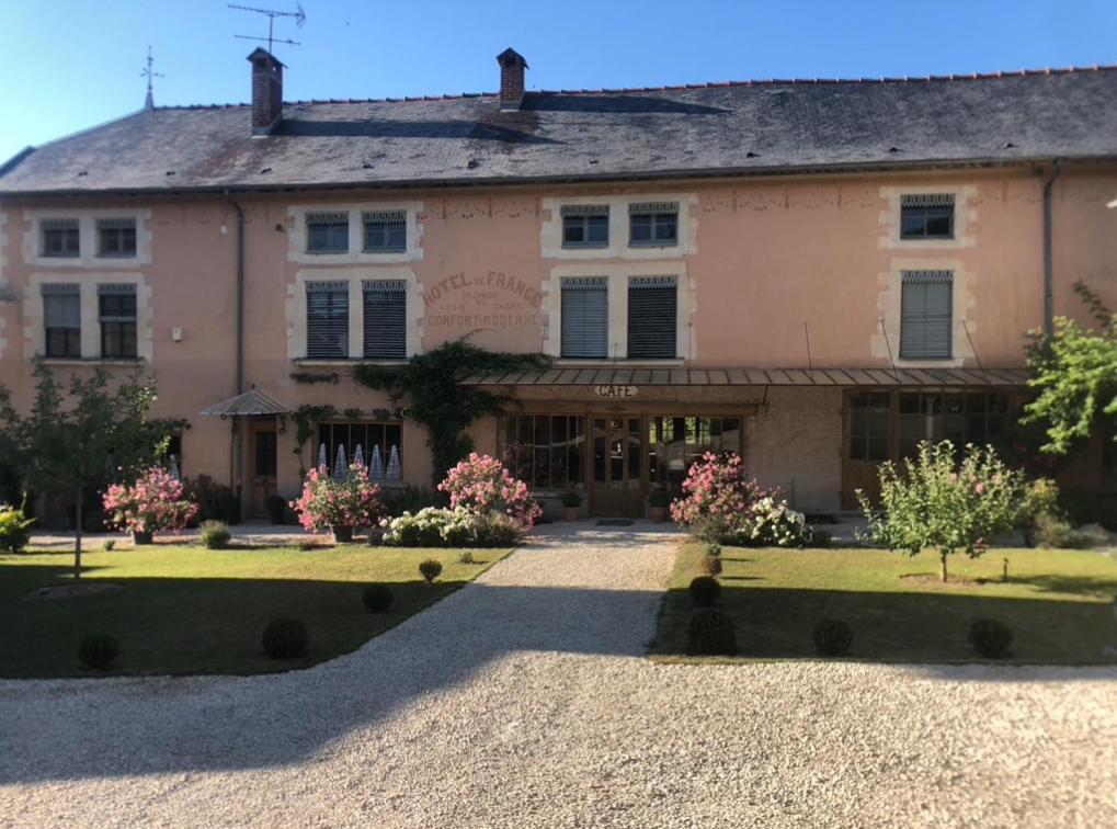 Domaine Hotel De France Cunfin Exterior photo