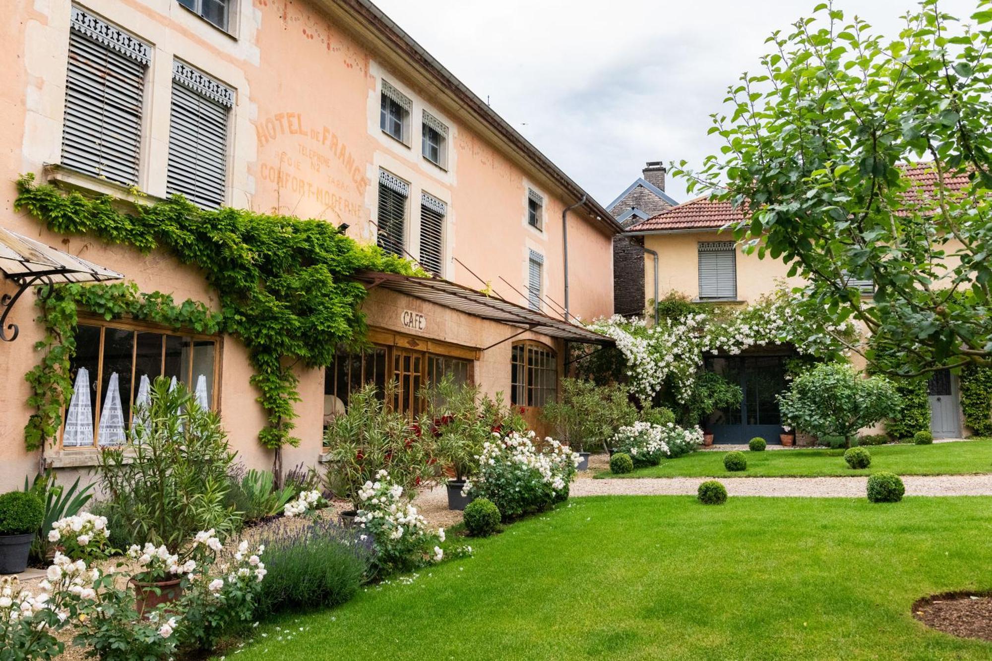 Domaine Hotel De France Cunfin Exterior photo